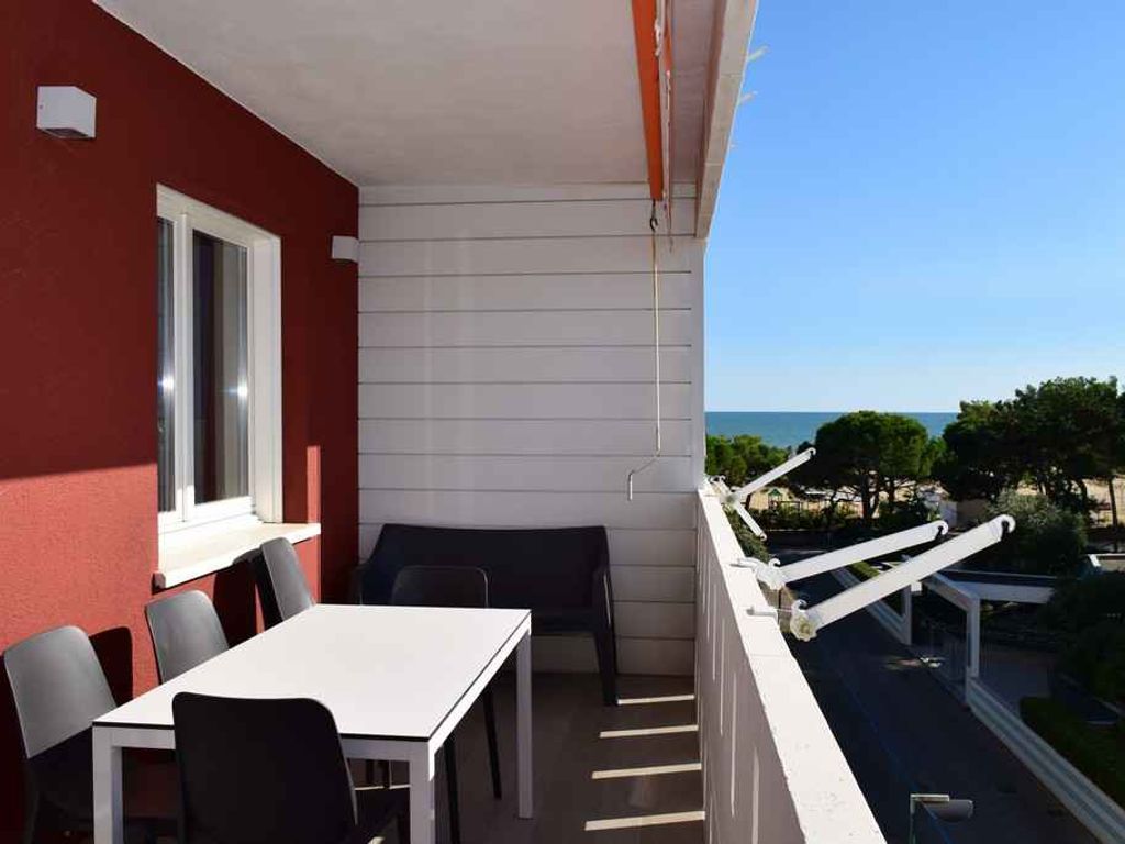 Ferienwohnung mit Klimaanlage und Balkon