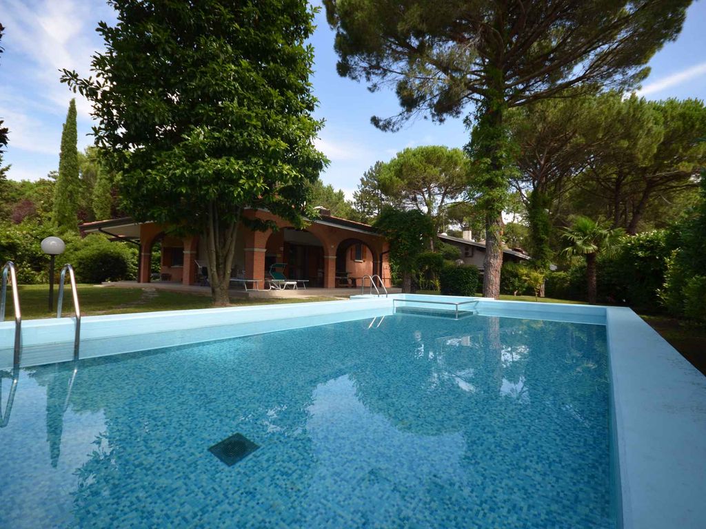 Villa mit Garten und Pool