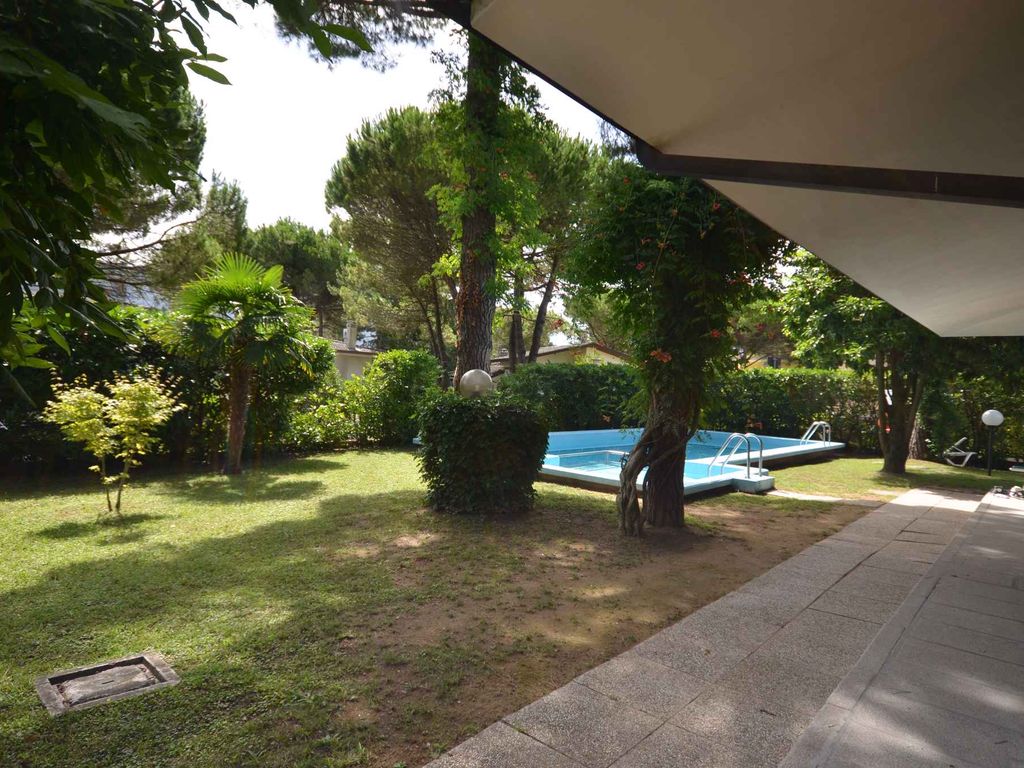 Villa mit Garten und Pool