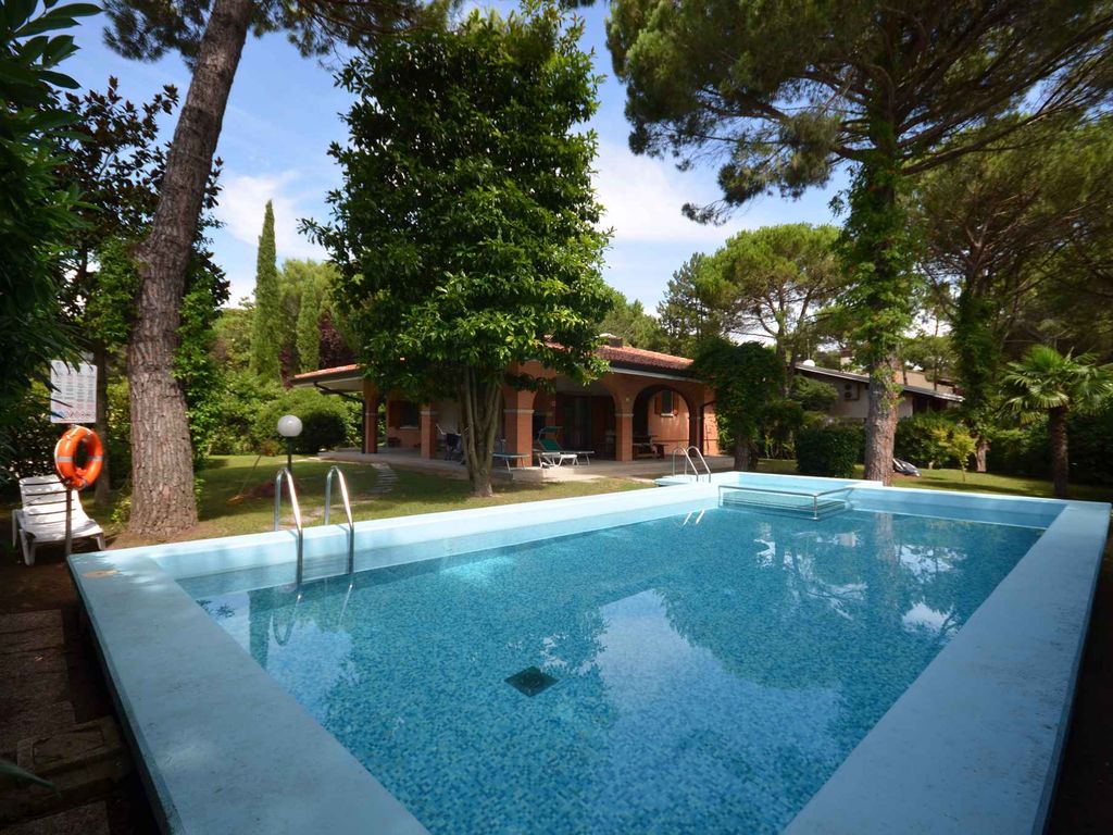Villa mit Garten und Pool