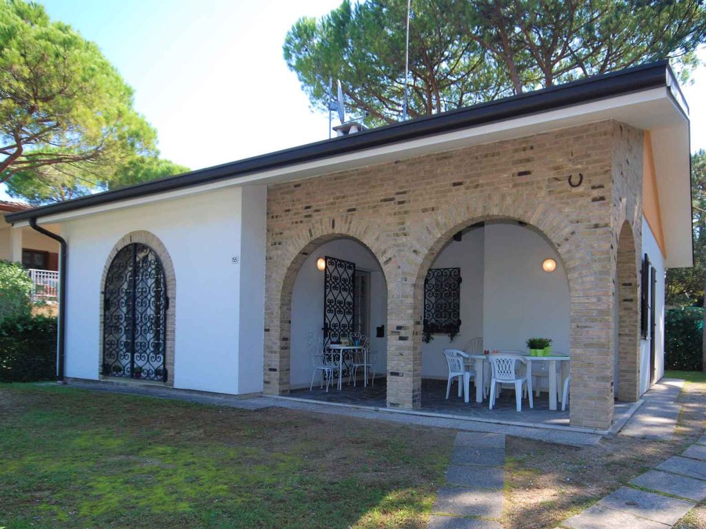 Ferienhaus mit Garten und Klimaanlage
