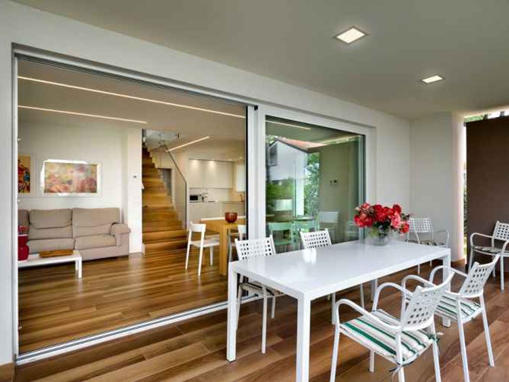 Villa mit Klimaanlage, Dachterrasse und Whirlpool