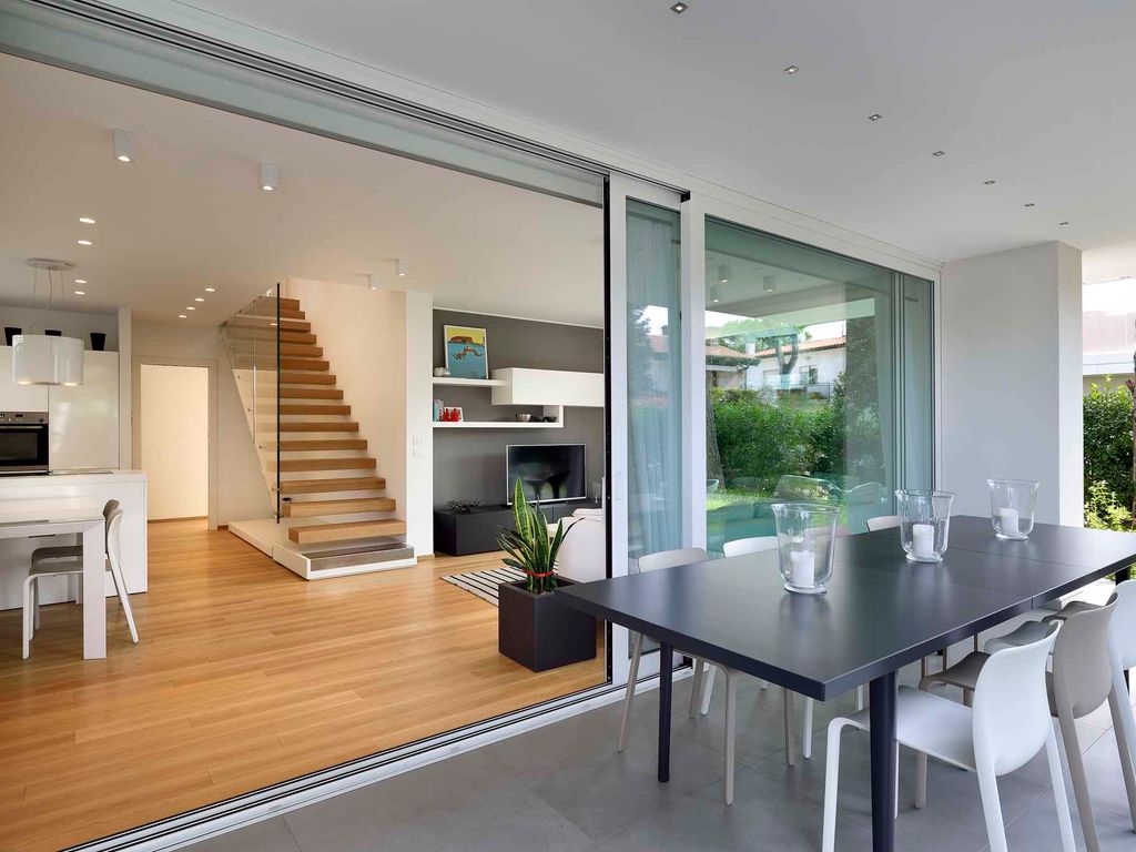 Villa mit Klimaanlage, Dachterrasse und Whirlpool