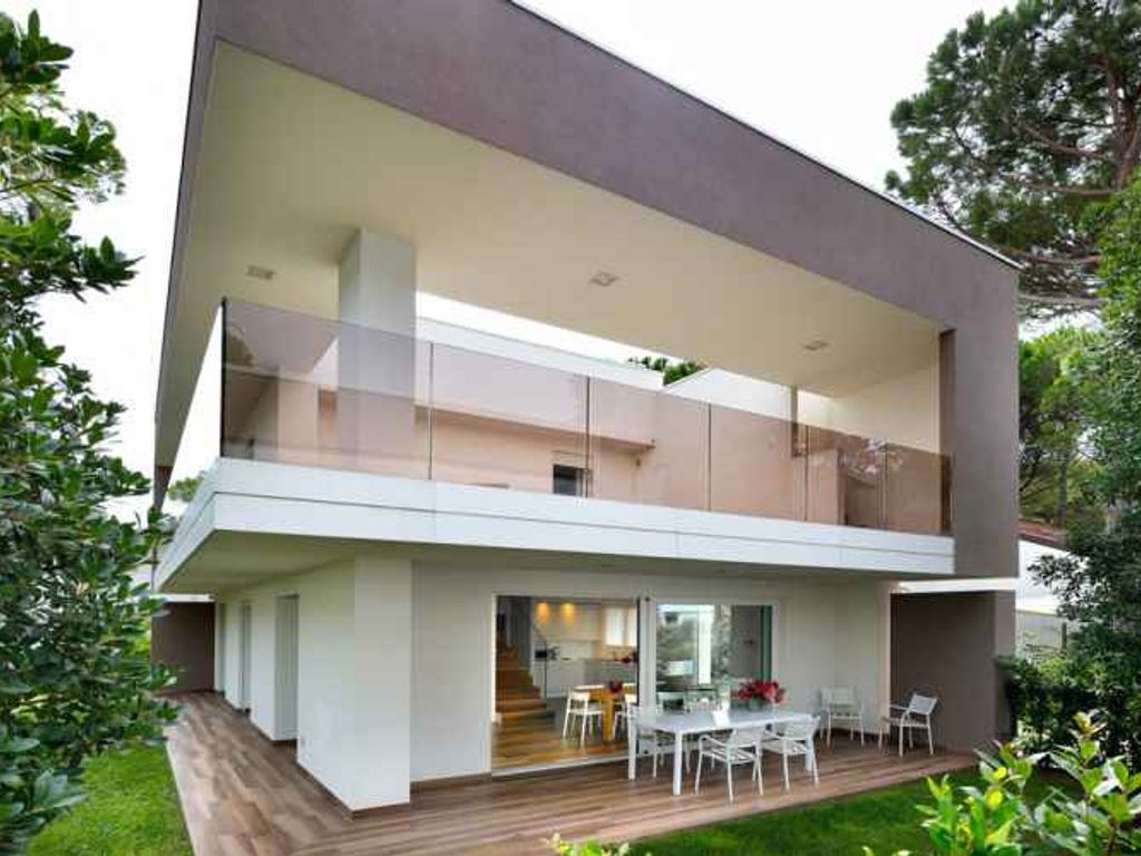 Villa mit Klimaanlage, Dachterrasse und Whirlpool