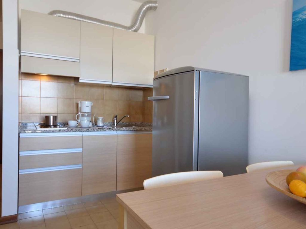 Studio mit Klimaanlage und Balkon