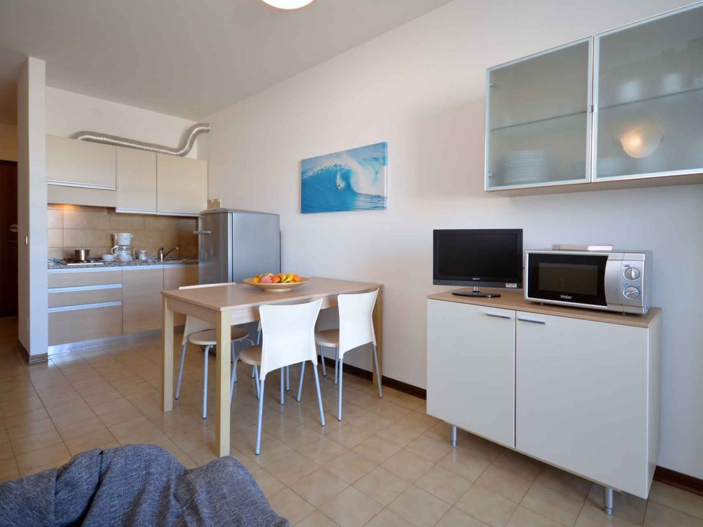 Studio mit Klimaanlage und Balkon