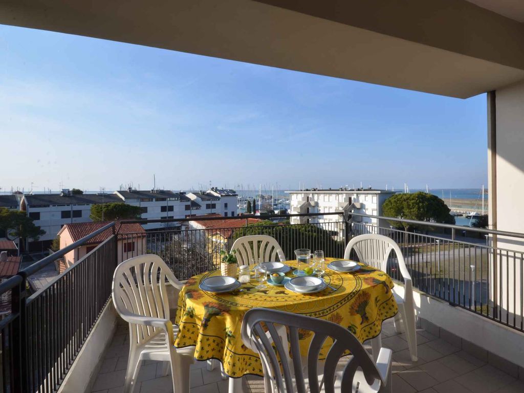 Ferienwohnung mit Klimaanlage, Balkon und Dachterrasse