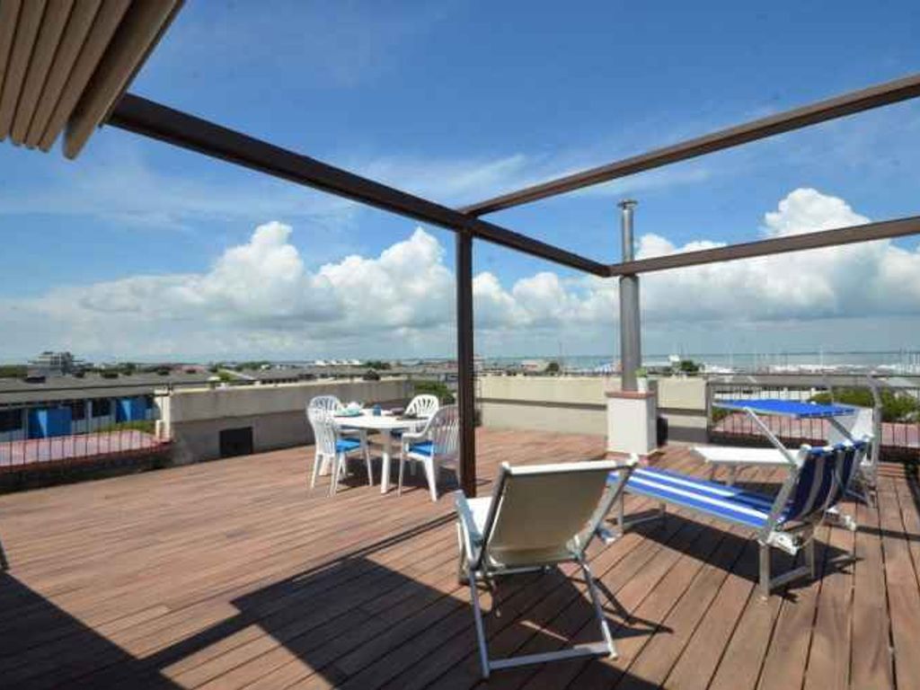 Ferienwohnung mit Klimaanlage, Balkon und Dachterrasse
