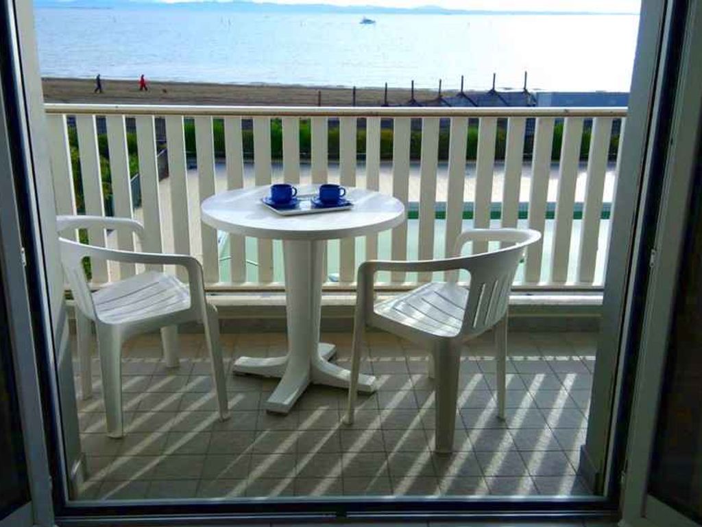 Ferienwohnung mit Balkon, Internet und Pool