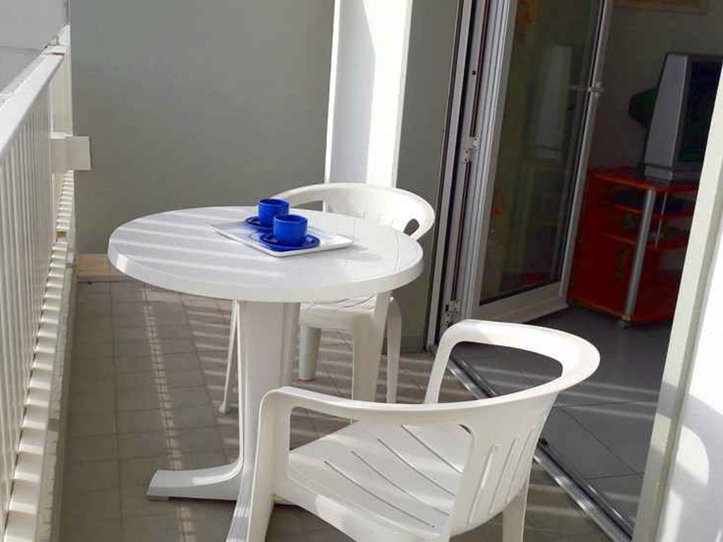 Ferienwohnung mit Balkon, Internet und Pool
