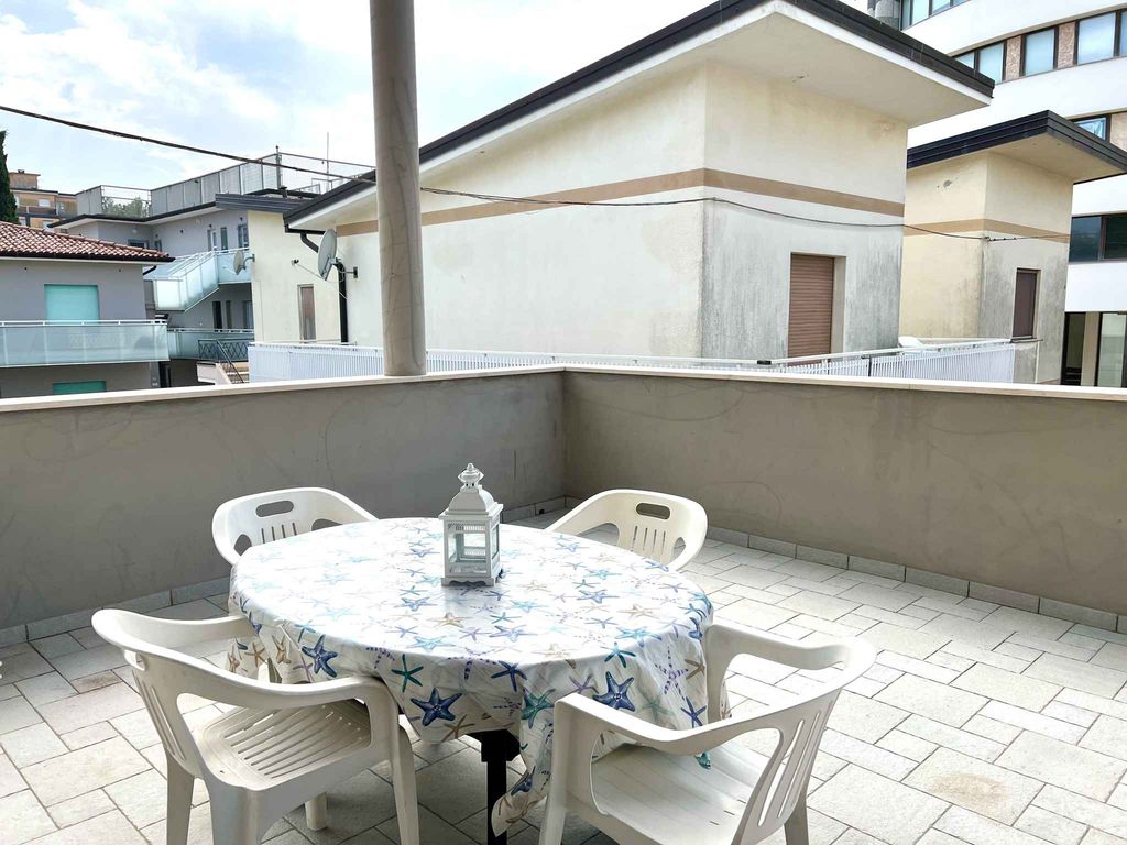 Ferienwohnung mit Klimaanlage und Balkon