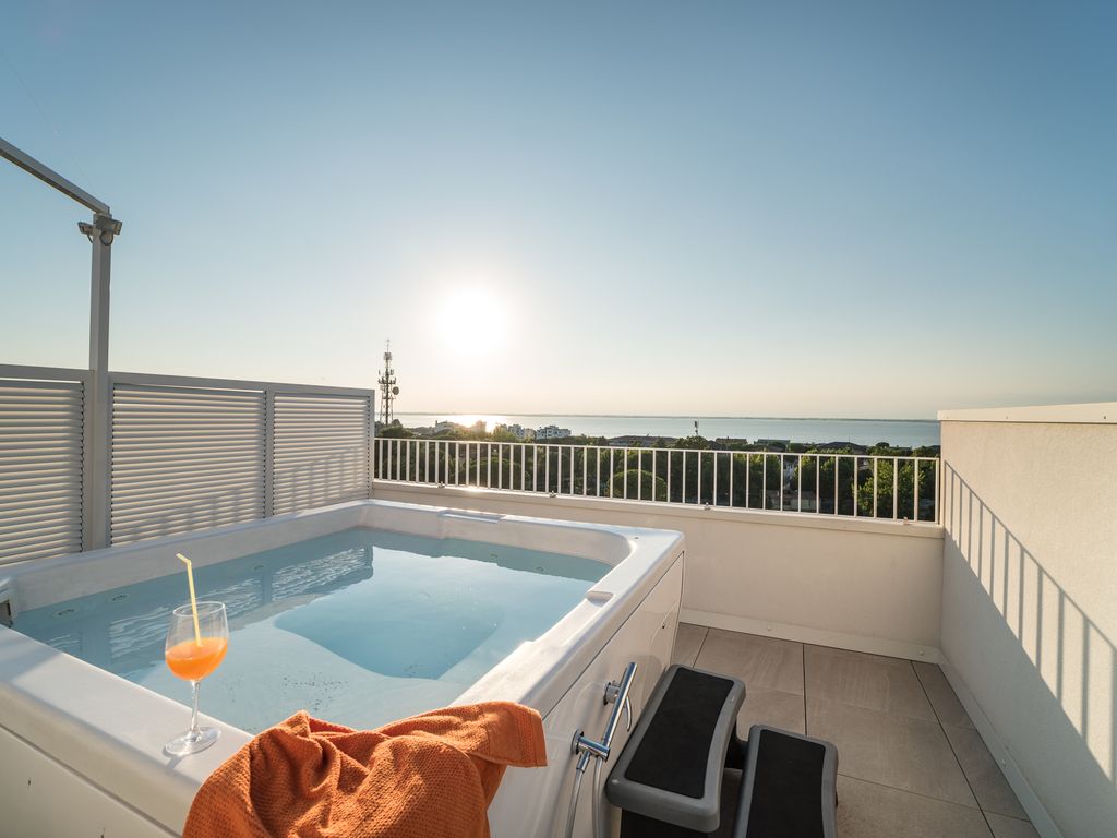 Ferienwohnung mit Klimaanlage und Whirlpool