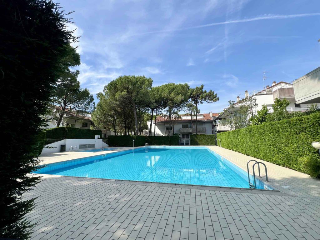 Ferienwohnung mit Klimaanlage, Balkon und Pool