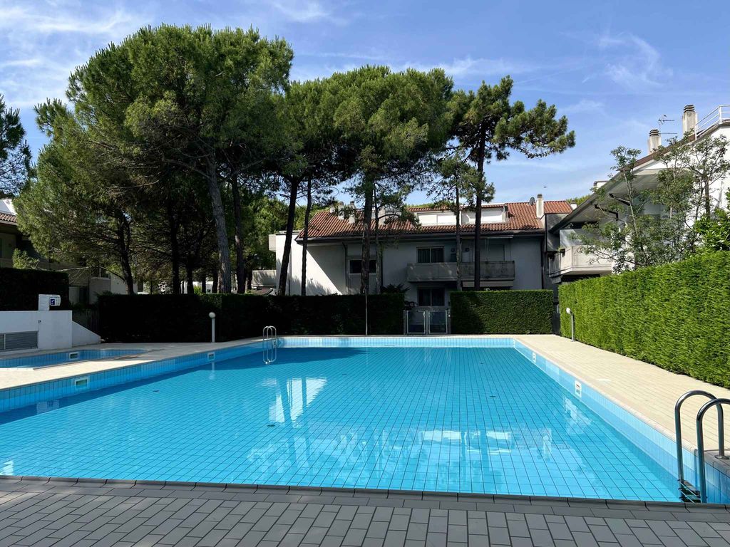 Ferienwohnung mit Klimaanlage, Balkon und Pool