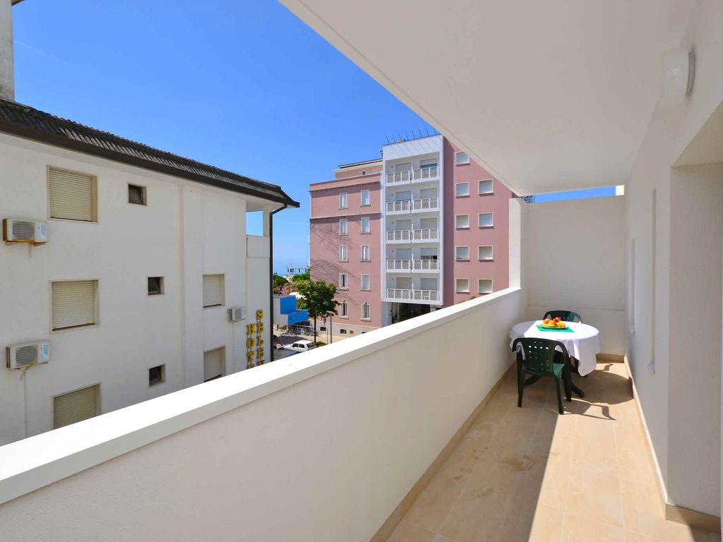 Ferienwohnung mit Klimaanlage und Balkon
