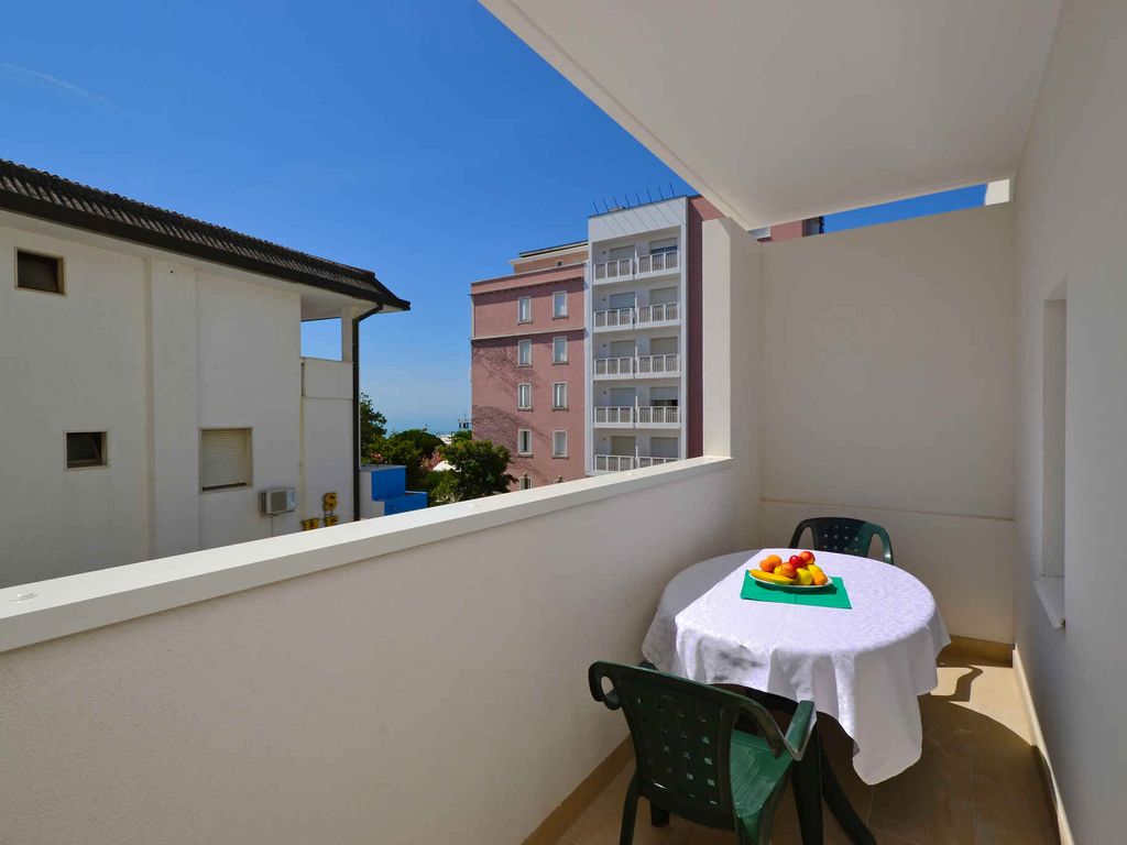 Ferienwohnung mit Klimaanlage und Balkon