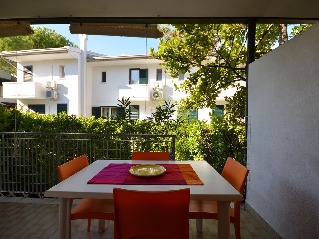 Villa mit Klimaanlage und Balkon