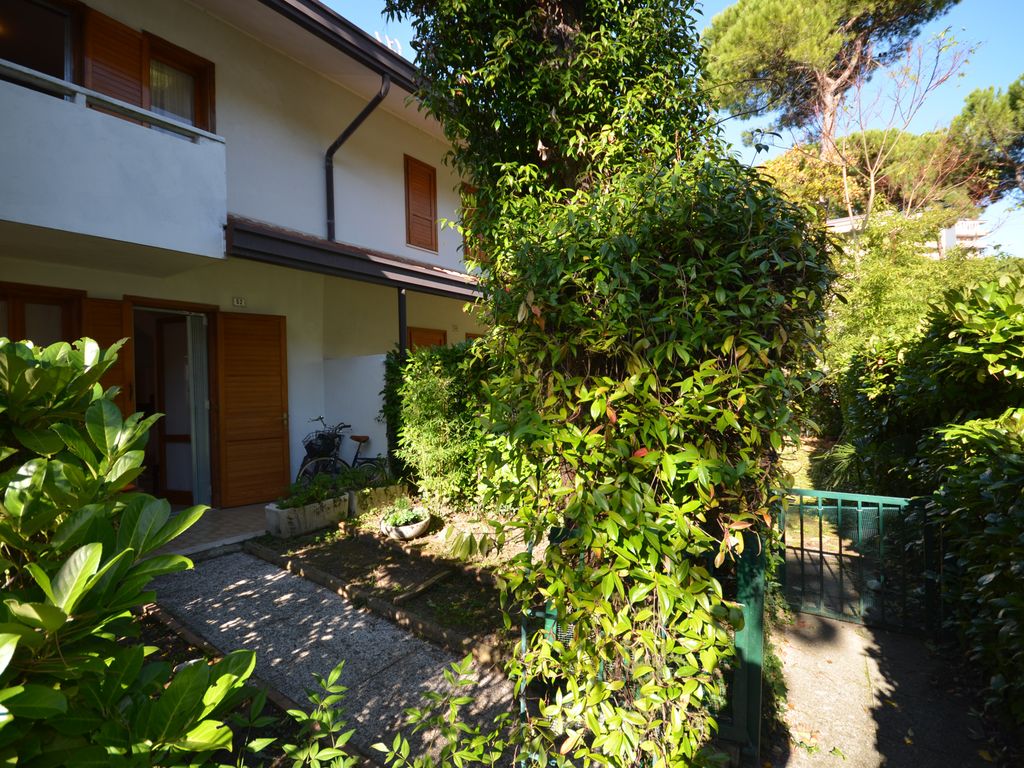 Villa mit Klimaanlage und Balkon