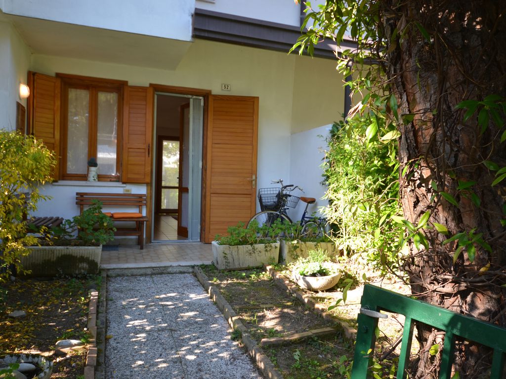 Villa mit Klimaanlage und Balkon