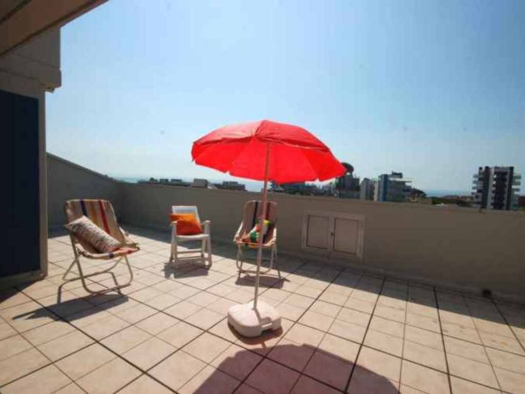 Ferienwohnung mit Klimaanlage und Balkon
