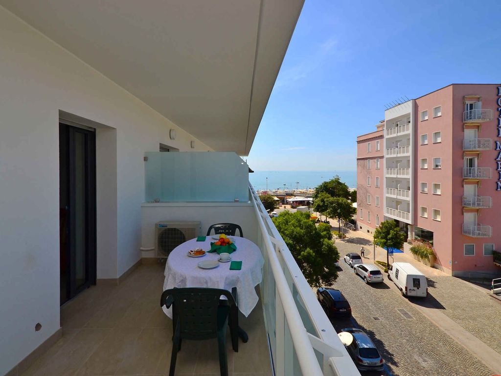 Ferienwohnung mit Klimaanlage und Balkon
