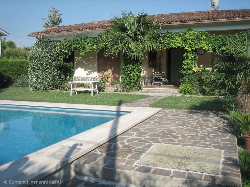 Villa mit direktem Zugang zum See