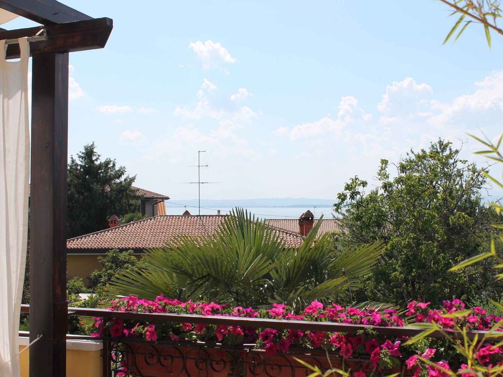 Ferienwohnung mit Balkon und Schwimmbad