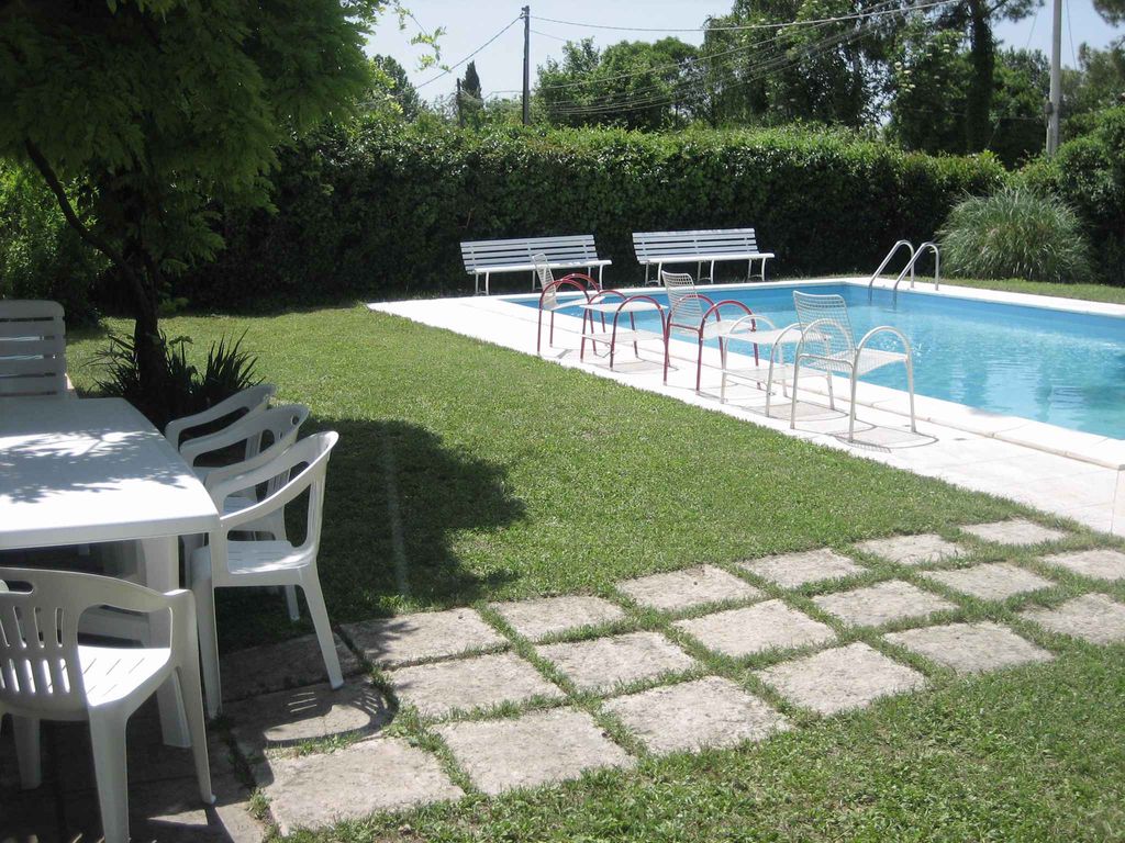 Ferienhaus mit Terrasse und Pool