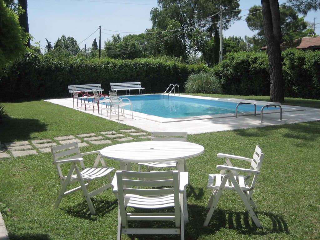Ferienhaus mit Terrasse und Pool