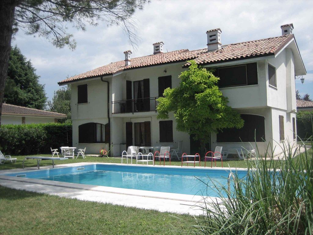 Ferienhaus mit Terrasse und Pool