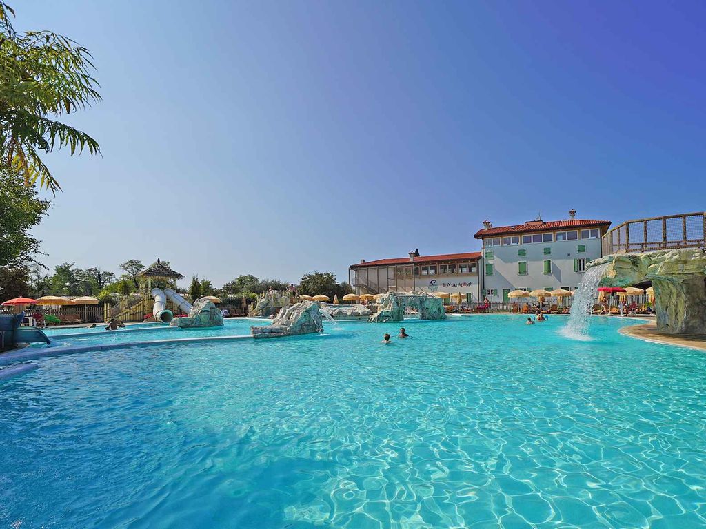 Bungalow mit Klimaanlage, Terrasse und Pool