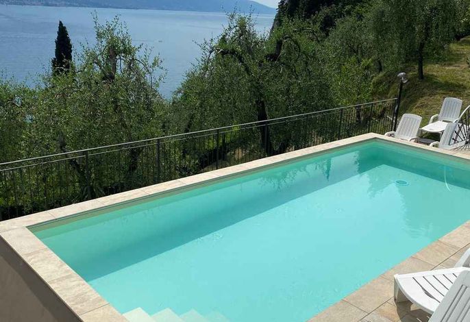 Ferienwohnung mit Seeblick, Pool und Klimaanlage