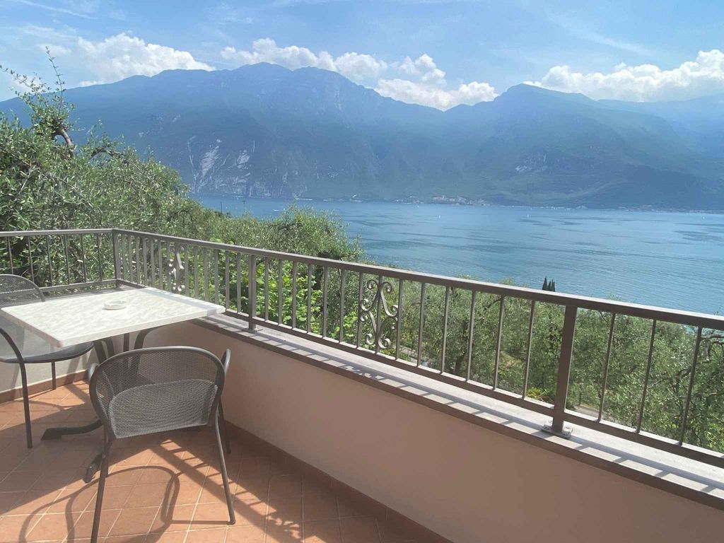 Ferienwohnung mit Klimaanlage, Internet und Balkon mit Seeblick