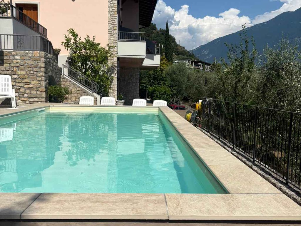 Ferienwohnung mit Balkon, Seeblick und Pool