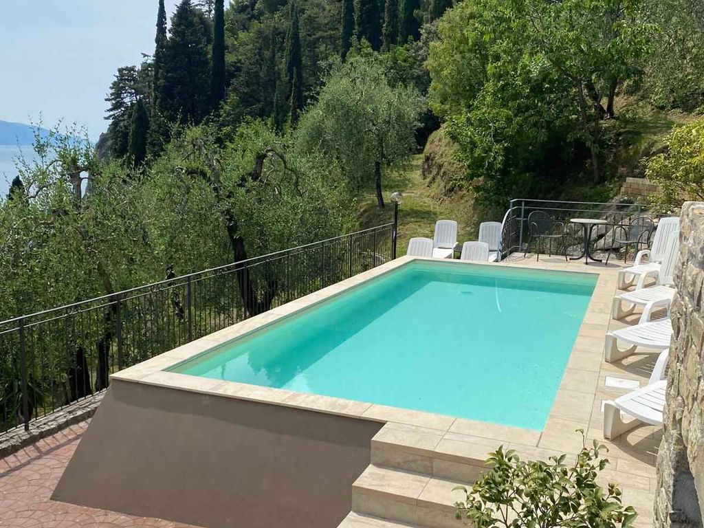 Ferienwohnung mit Balkon, Seeblick und Pool