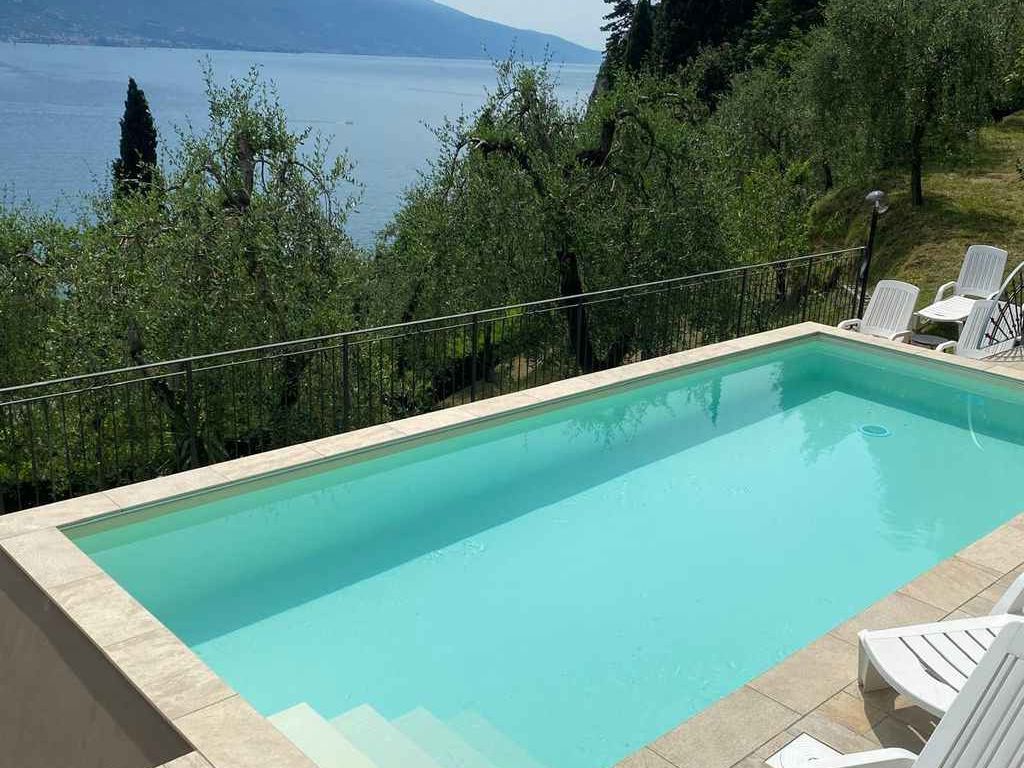 Ferienwohnung mit Balkon, Seeblick und Pool
