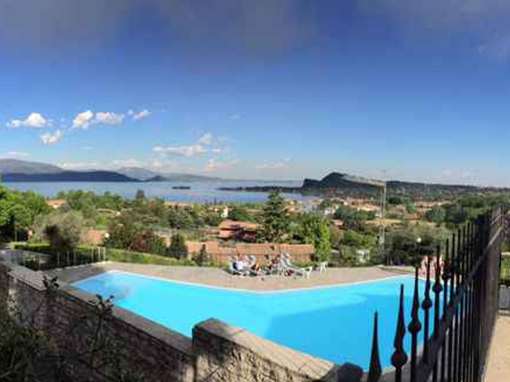 Ferienwohnung mit Balkon und Seeblick