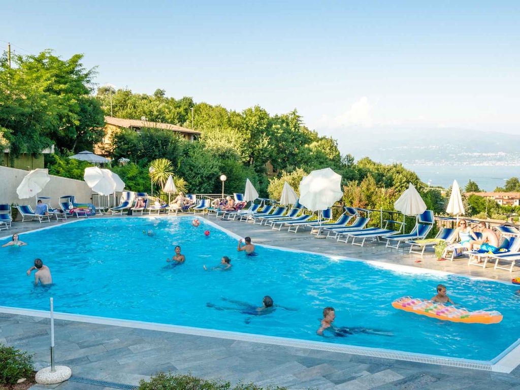 Ferienwohnung mit Balkon und Seeblick