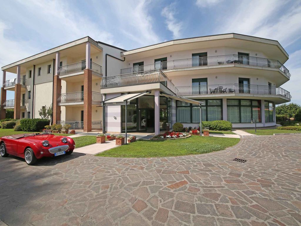 Studio mit Klimaanlage, Balkon und Pool
