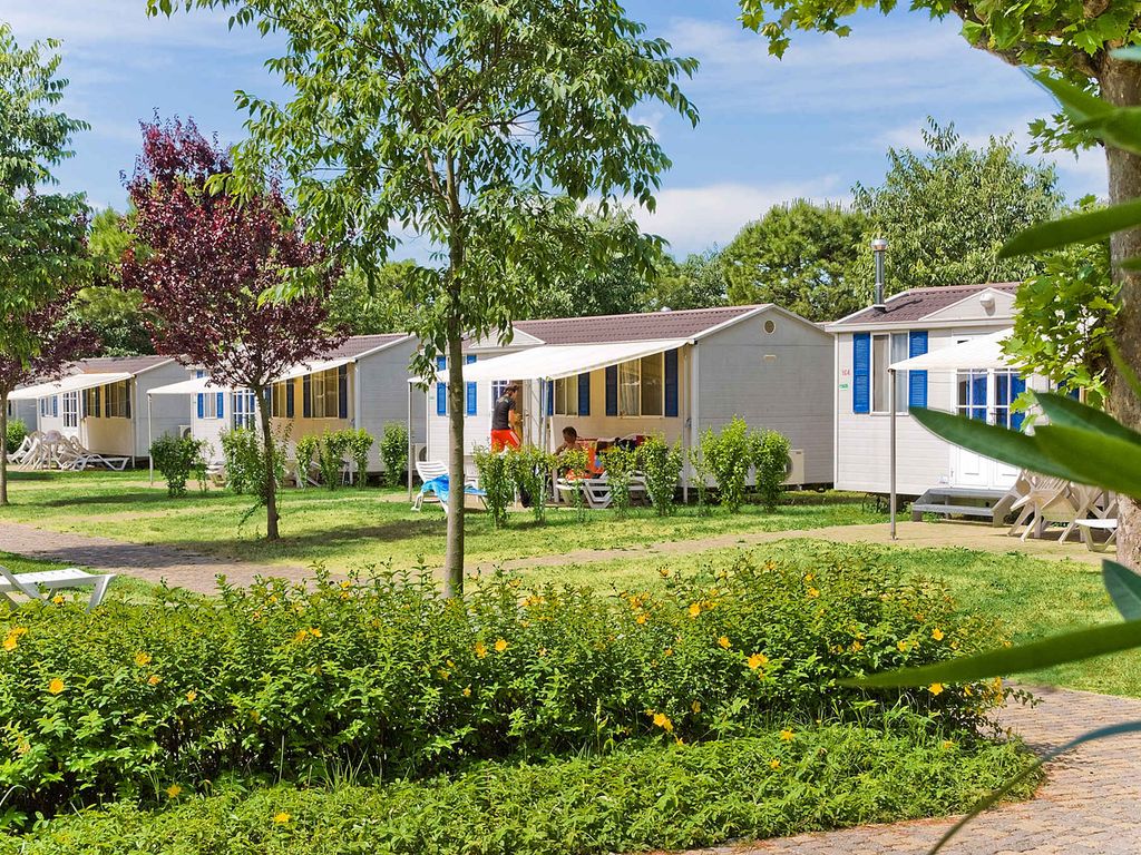 Mobilehome mit Klimaanlage, Terrasse und Pool
