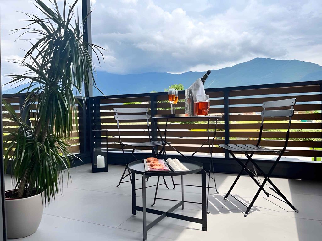 Ferienwohnung Neubau mit Balkon und Klimaaanlage