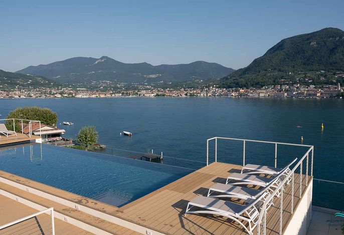 Ferienwohnung mit Balkon und Seeblick