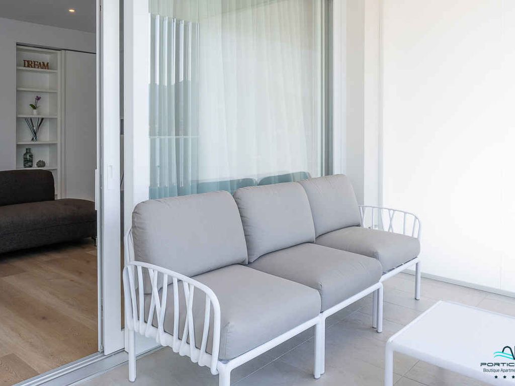 Ferienwohnung mit Balkon und Seeblick