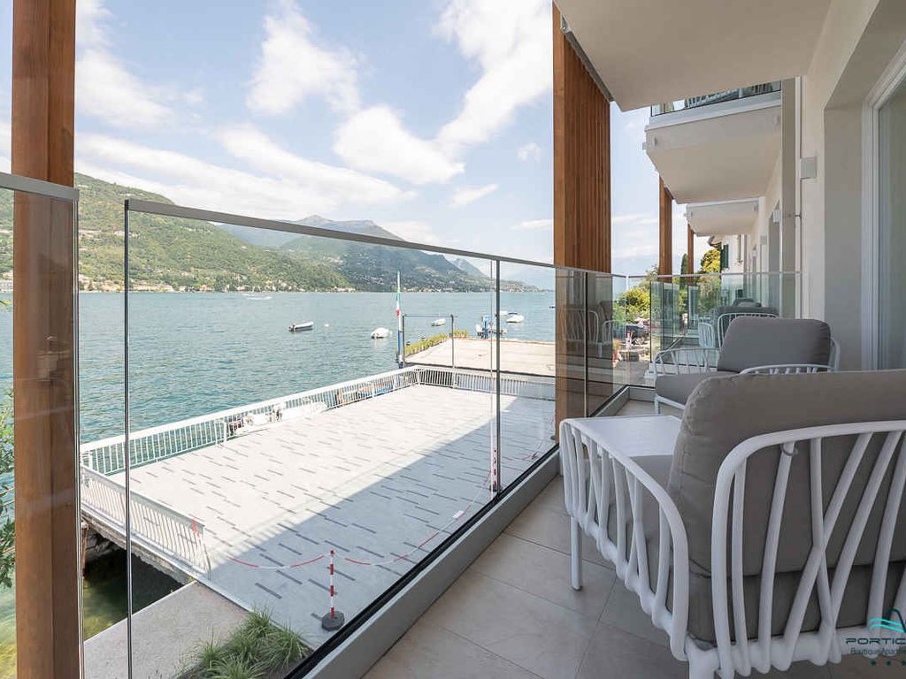 Ferienwohnung mit Balkon und Seeblick