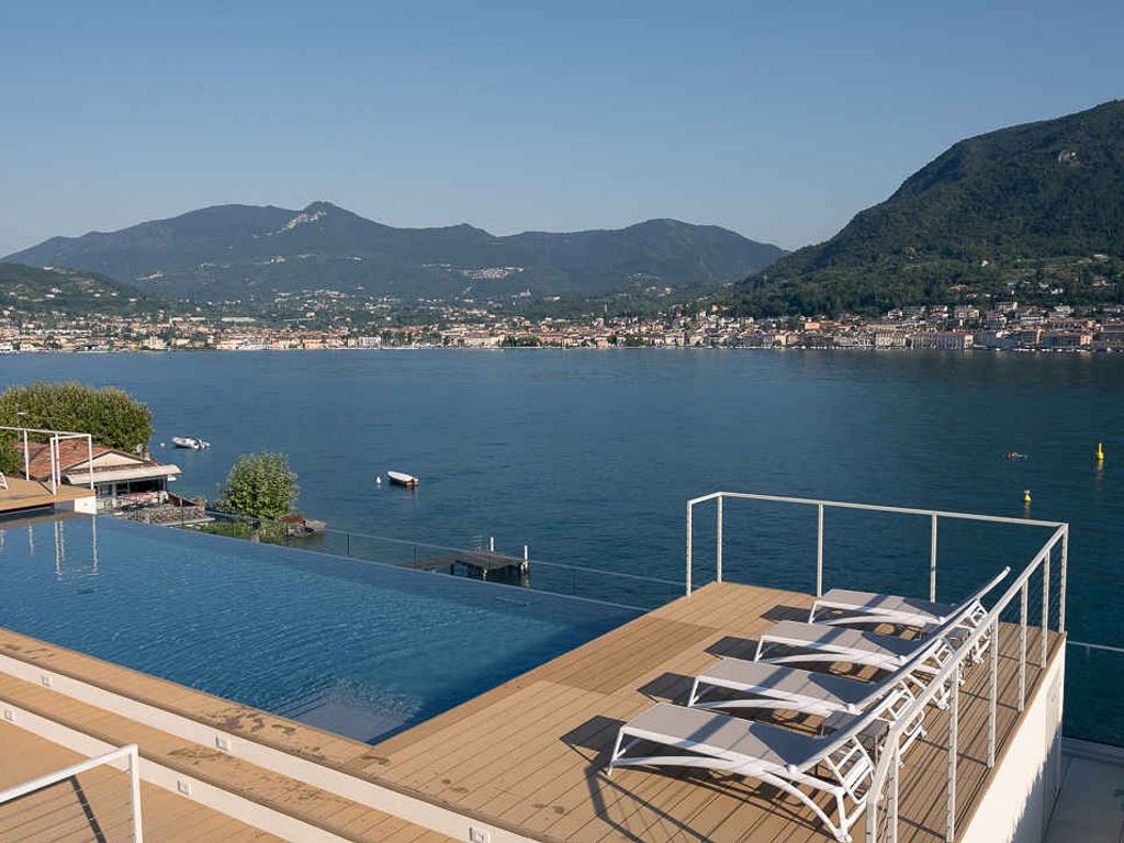 Ferienwohnung mit Balkon und Seeblick