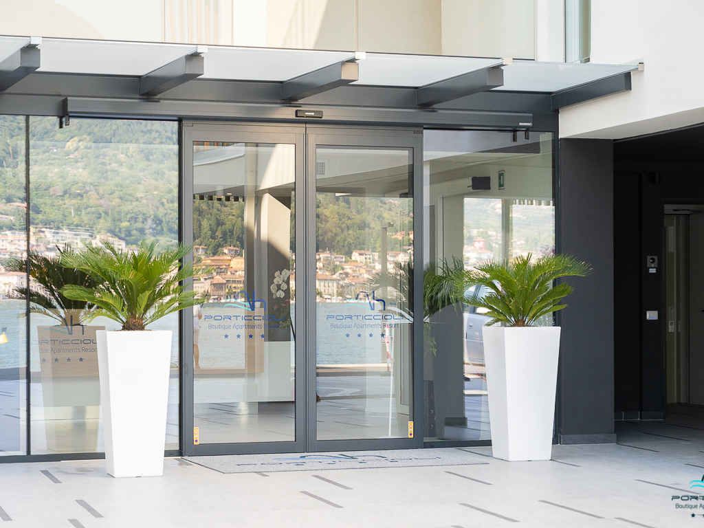 Ferienwohnung mit Balkon und Seeblick