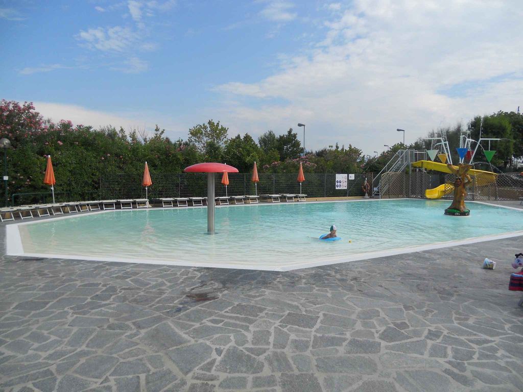 Mobilehome mit Pool und Klimaanlage