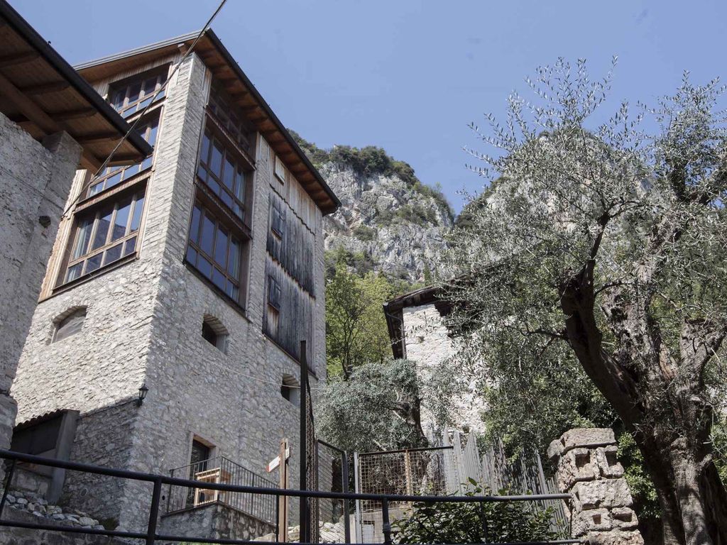 Studio rustikal eingerichtet, mit Blick auf See und mit Terrasse