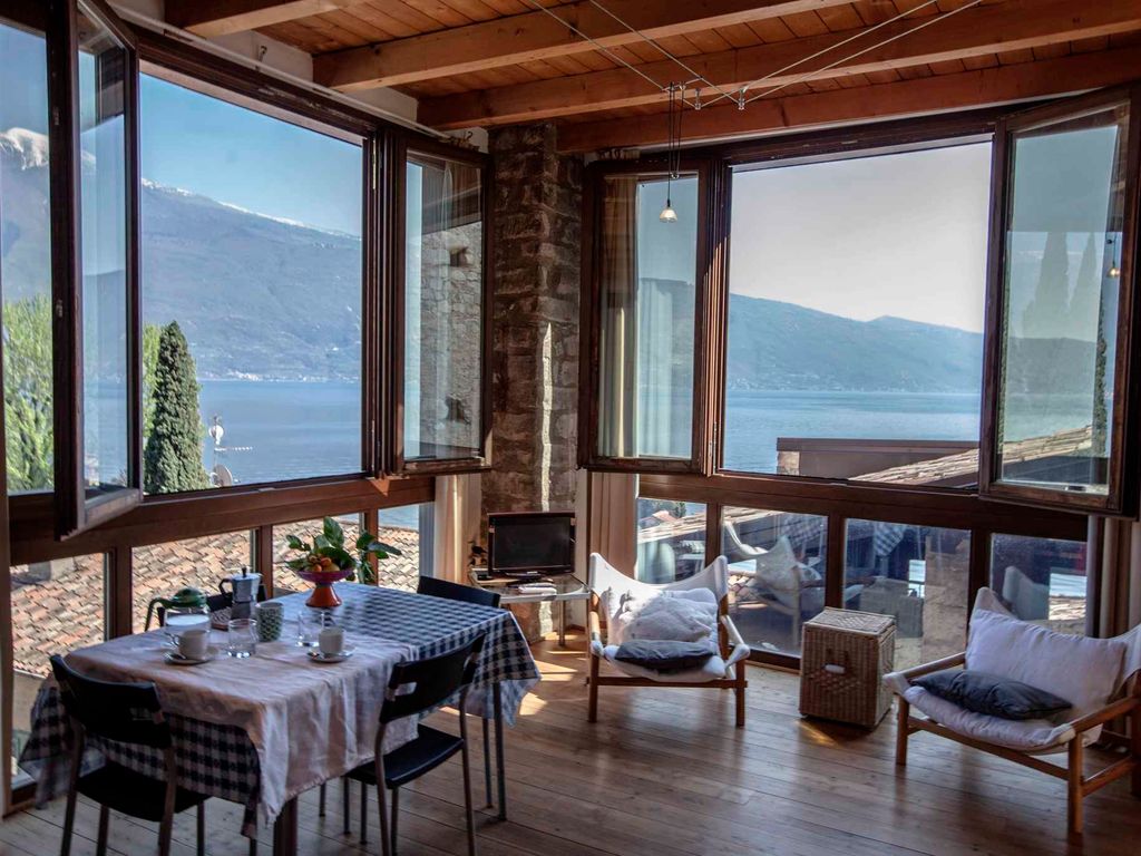 Studio rustikal eingerichtet, mit Blick auf See und mit Terrasse