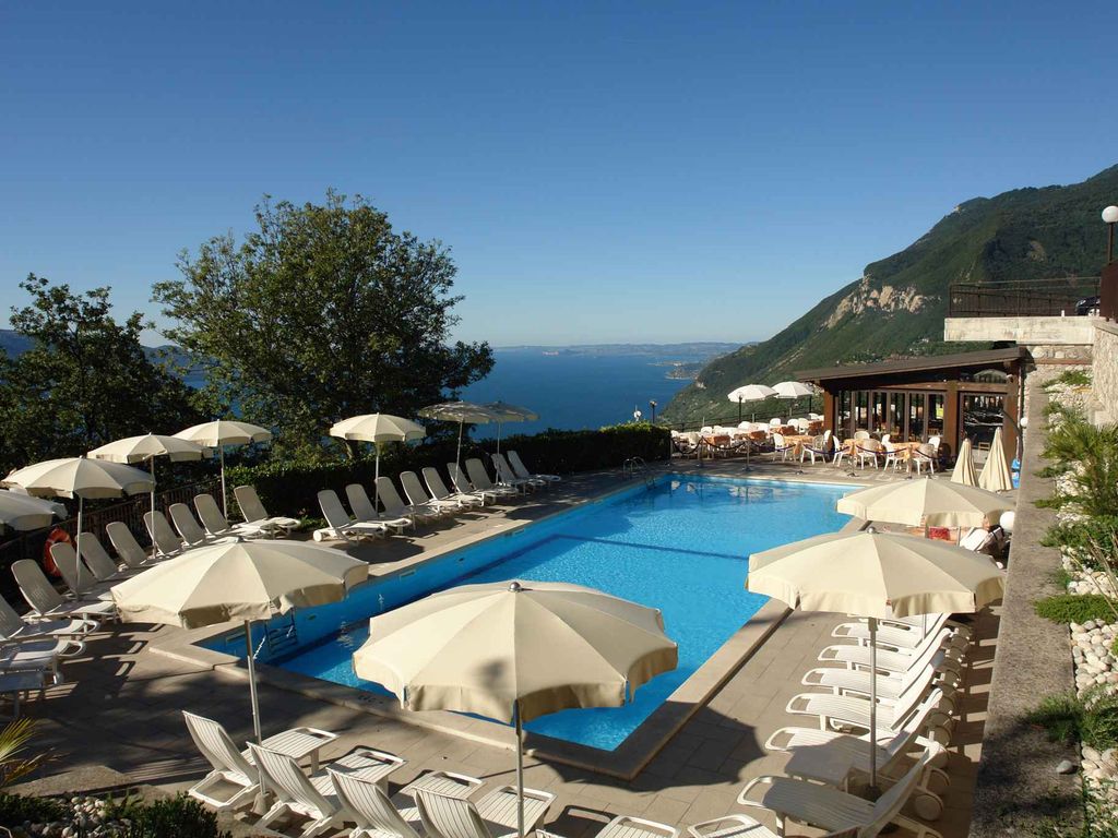 Ferienwohnung mit Seeblick und Pool